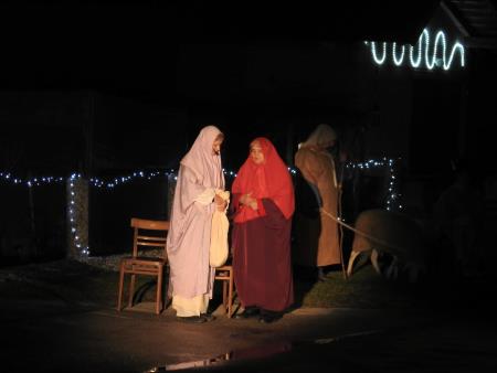 Predstavo Božična noč, smo izjemoma odigrali v Božični vasi Banovci 15